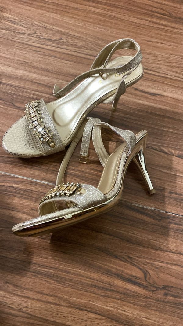 pinsile heel